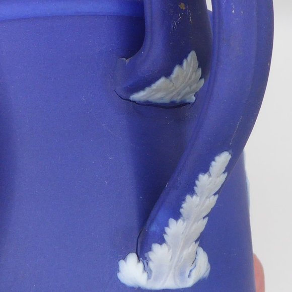 1905 Wedgwood Creamer Dark Blue Jasperware W Issues - See Photos - Picture 10 of 17